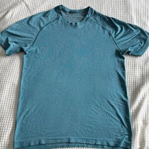 Men's Lululemon blue-green T-shirt